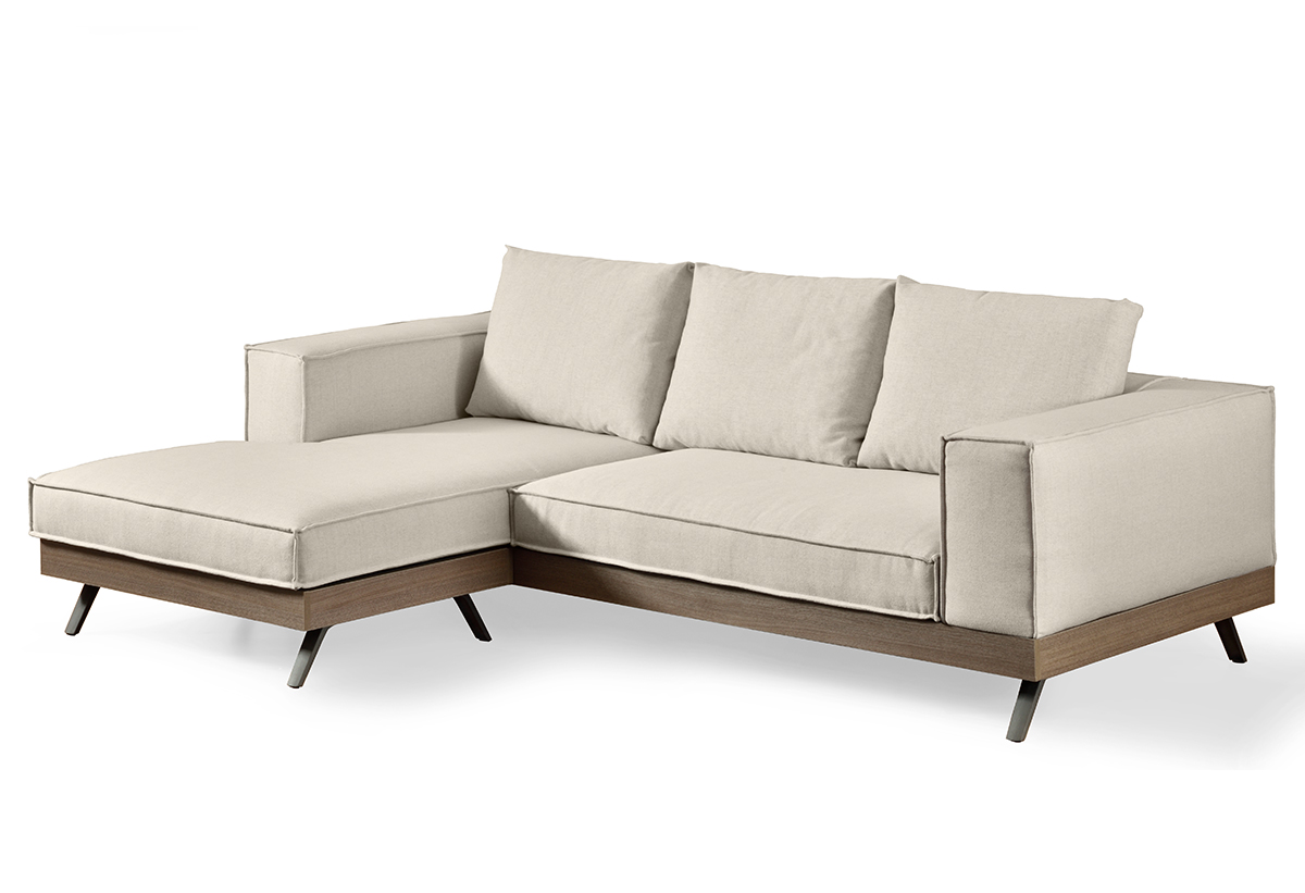 Απεικονίζεται ο καναπές από διαγώνια όψη.